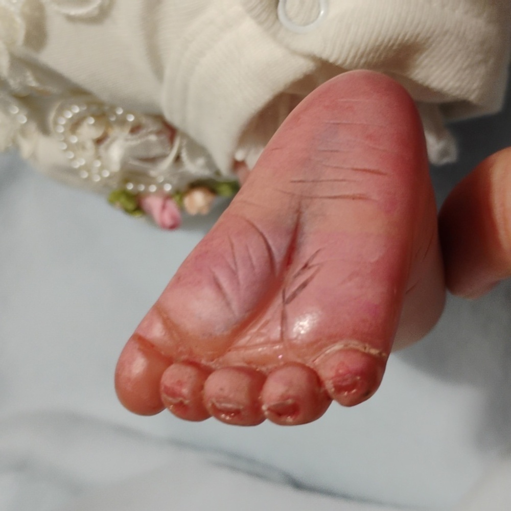 SALE! Newborn Baby That Looks So Real Like She Was Just Born - Picture 6 of 16